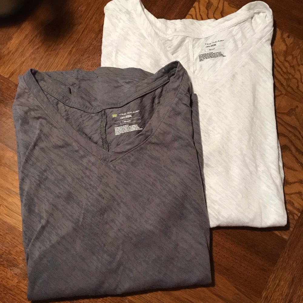 Set of 2 athletic shirts